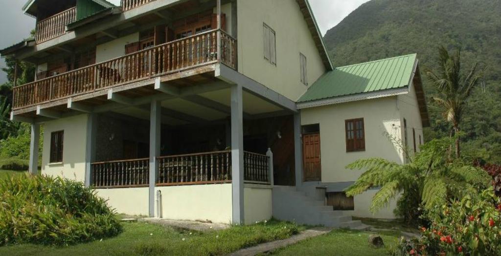 Roxys Mountain Lodge Laudat Exterior photo