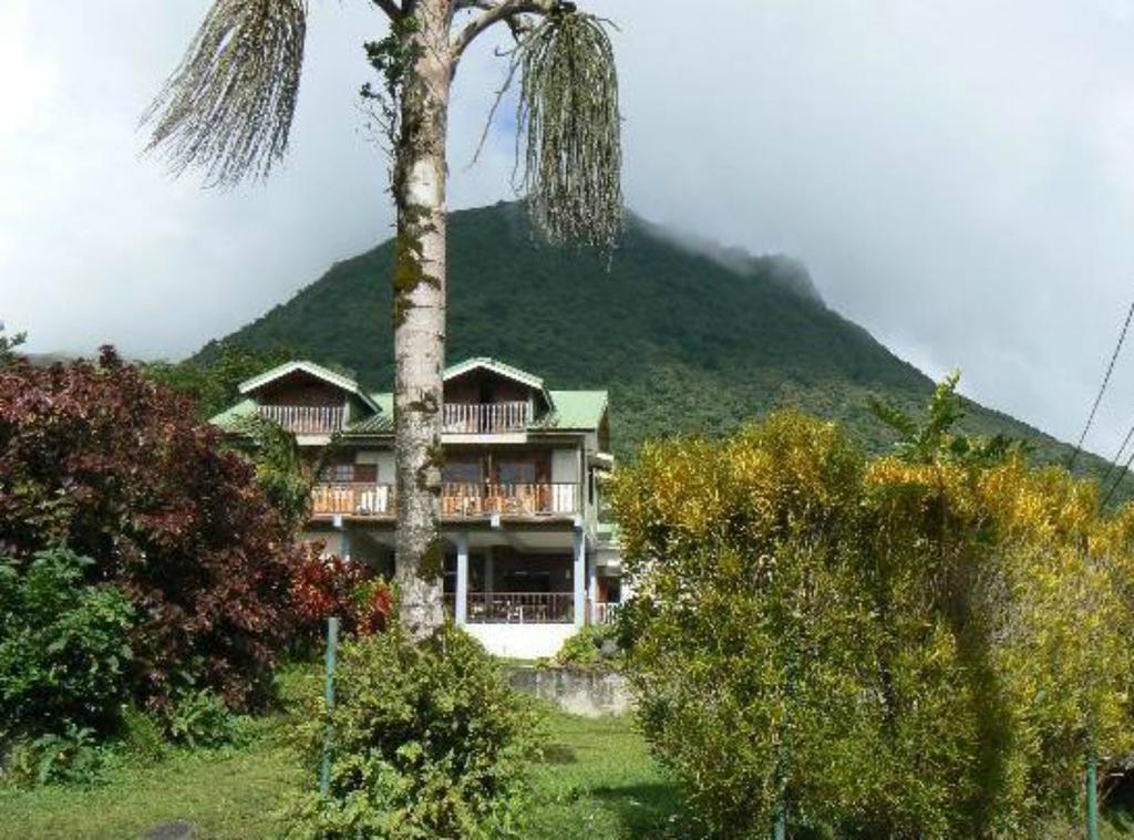 Roxys Mountain Lodge Laudat Exterior photo