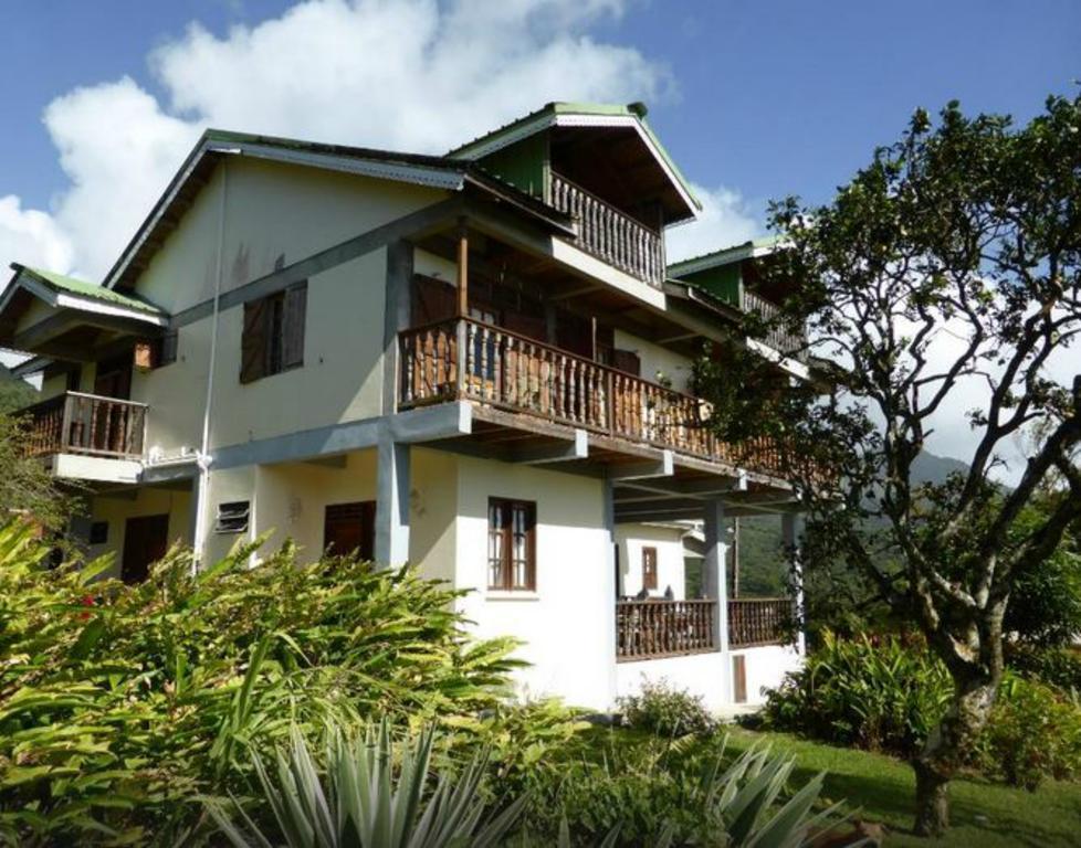 Roxys Mountain Lodge Laudat Exterior photo